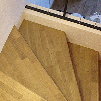 Treppe mit Holzparkett