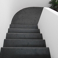 Treppe mit Spannteppich